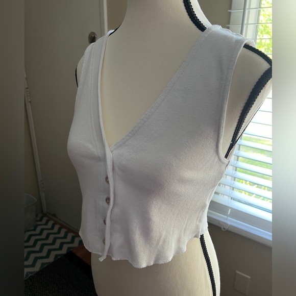 Kimchi Blue Button-up Sleeveless Crop - Picture 4 of 7